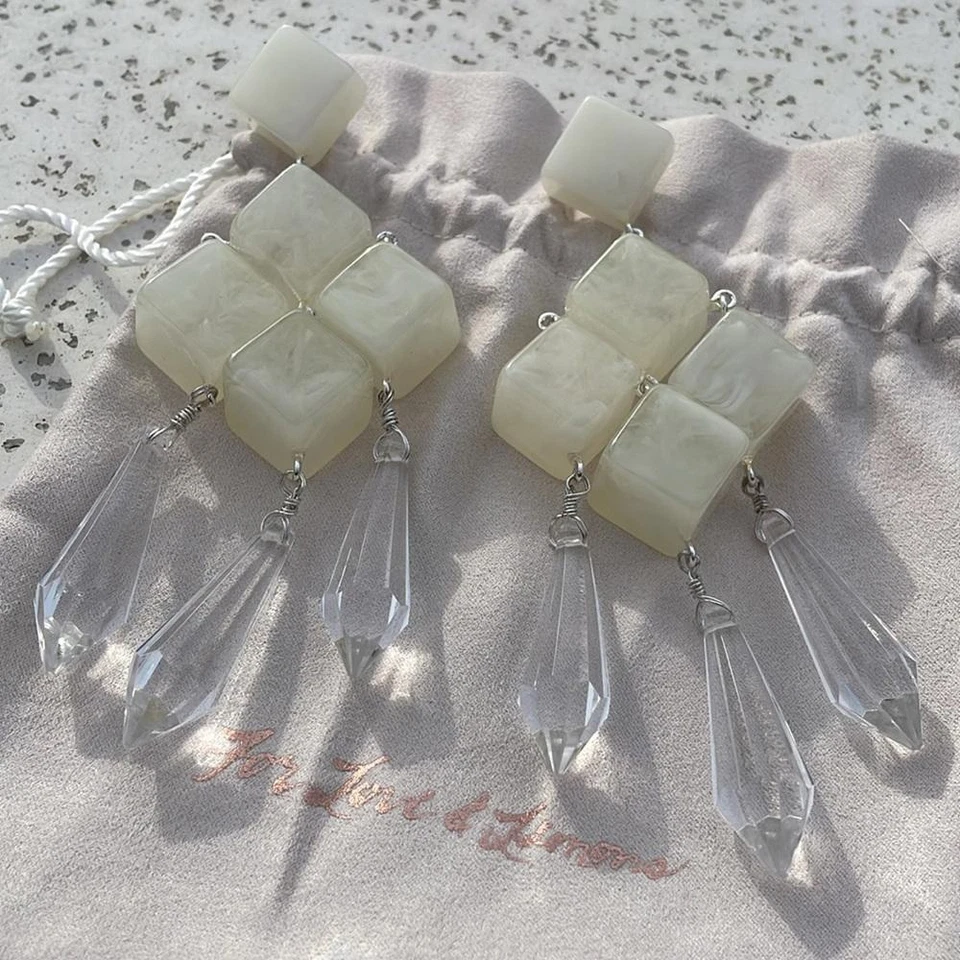 Pendientes For Love And Lemons Gwen en cristal transparente Foto 3 de 4