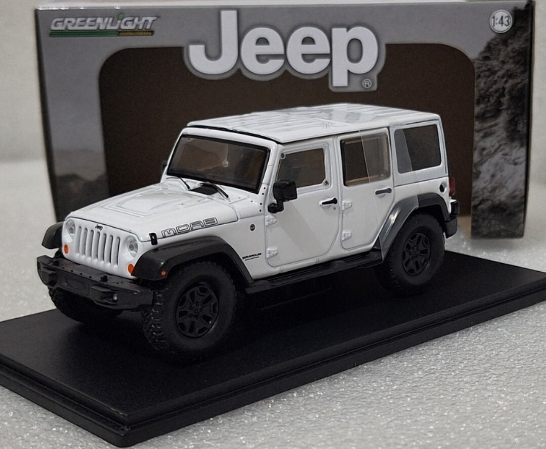 10) Jeep Wrangler Unlimited MOAB 2013 White 1:43 Greenlight SUPERB