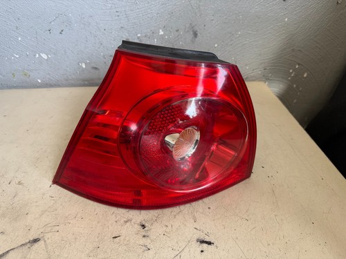 VW Golf V 1.6 75kW 2005 BGU Rücklicht Links Aussen 1K6945095E