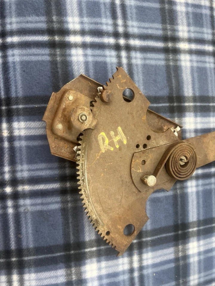 1981-1990 dodge D150 D250 ramcharger RH passengers manual window regulator OEM - Image 4 of 4