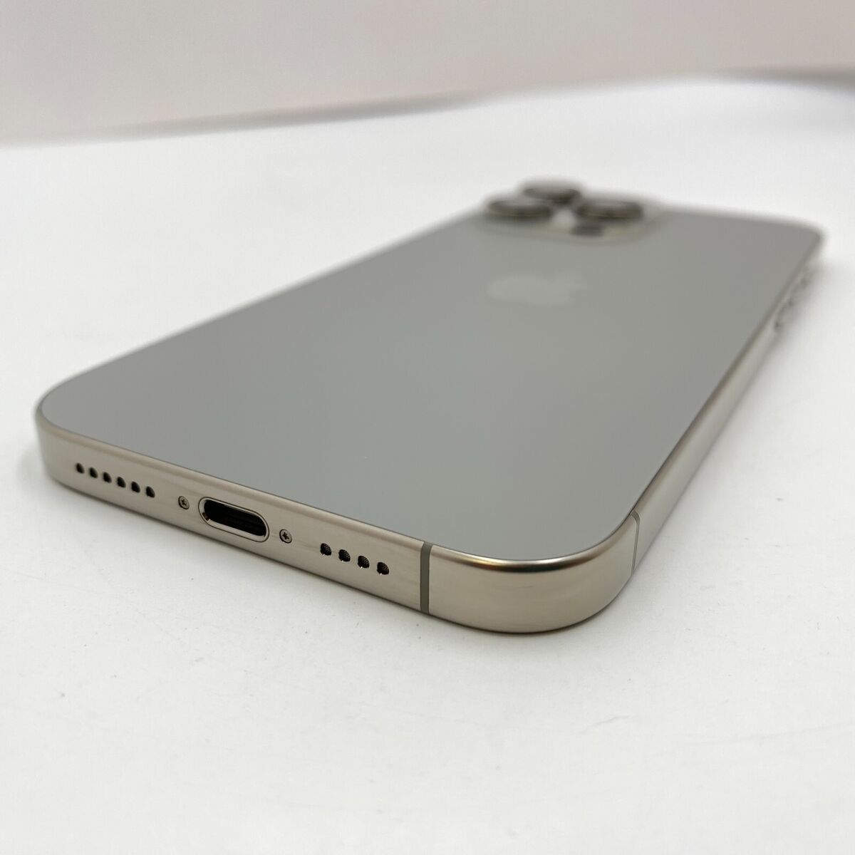 Apple iPhone 16 Pro Max - 512GB - Natural Titanium (Unlocked Apple iPhone 16 Pro Max - 512GB - Natural Titanium (Unlocked