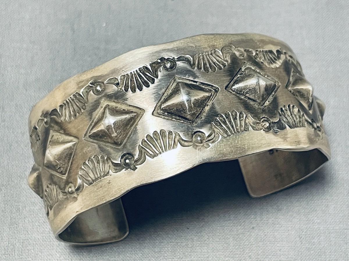 ORNAMENTAL VINTAGE NAVAJO SIGNED STERLING SILVER STAR STAMPED