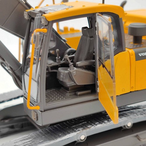 IMC 1:32 Scale Model Volvo EC350D Excavator VDM Die-Cast New in Original Box - Picture 6 of 9