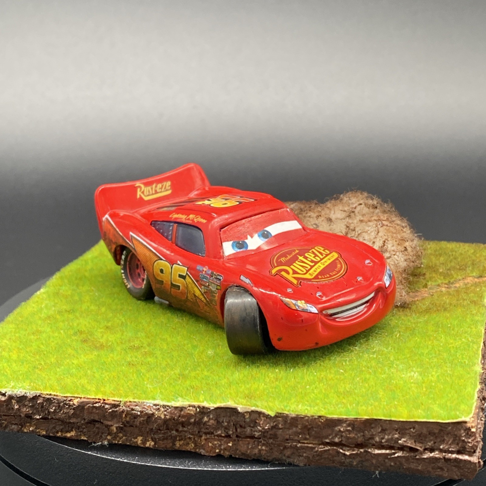CUSTOM Disney Pixar Cars Drifting Lightning McQueen 1:55 Mattel Diorama READ