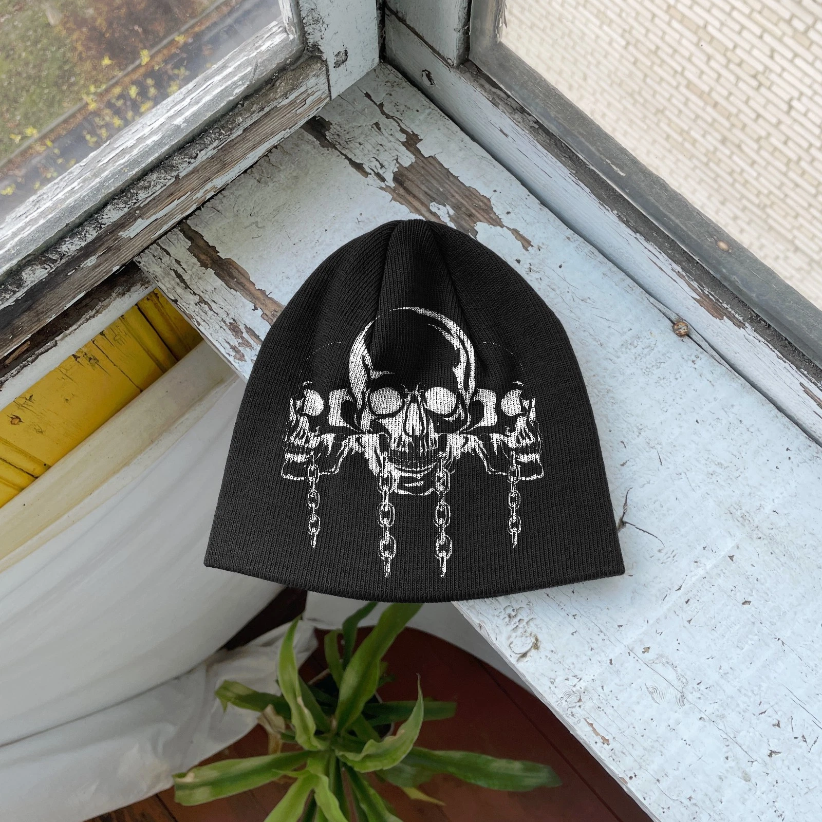 Triple Skull Hanging Chains Beanie – Goth Horror Grunge Streetwear Hat
Opens in a new window or tab