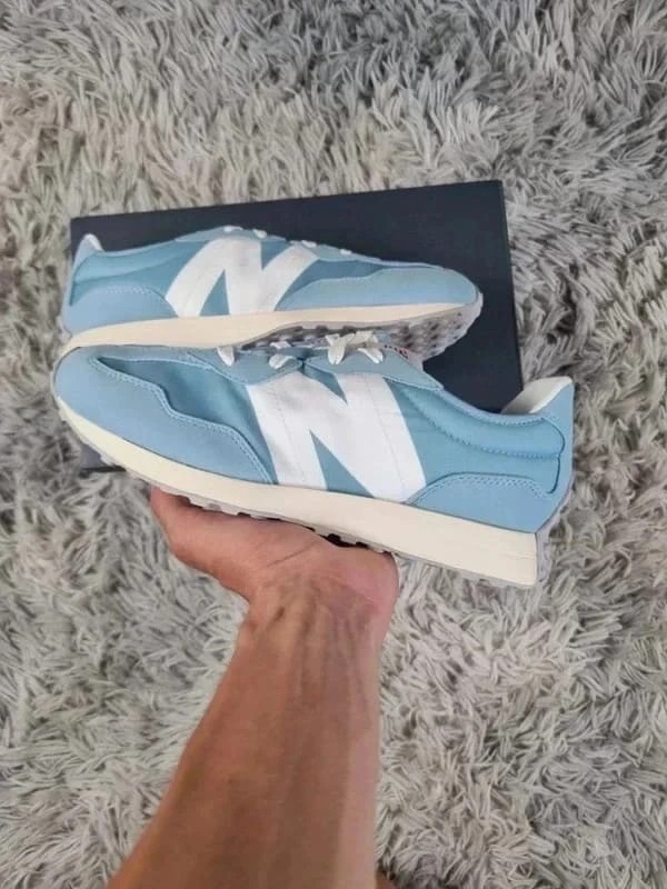 New Balance 327 bleu et blanc la basket légère anti fatigue pour pieds sensibles