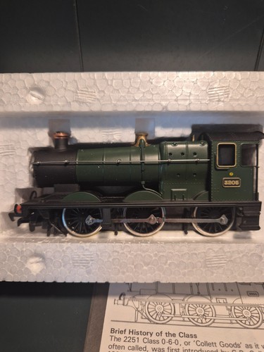 (H3) OO gauge MAINLINE 0-6-0 2251 CLASS COLLETT GWR GREEN 37-058 LOCCOMOTIVE - Picture 2 of 10