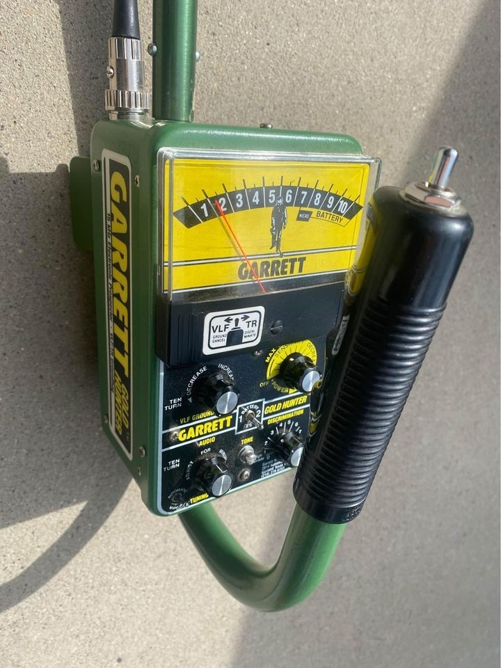 Vintage GARRETT Groundhog METAL DETECTOR Tested And Working
