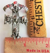 Guns & Roses pin vintage collectible old rock band music concert memorabilia