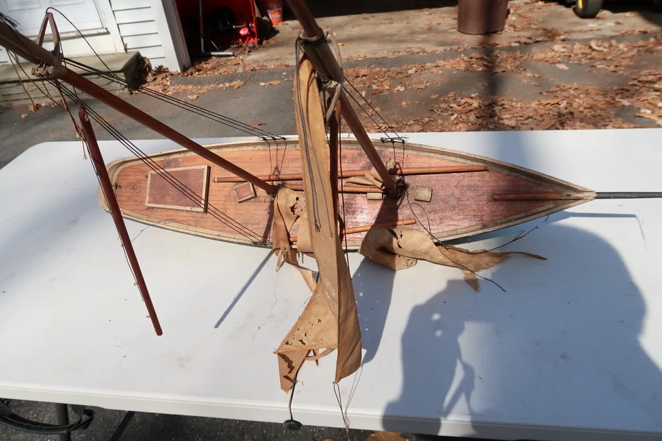 VINTAGE LARGE POND BOAT 33 INCHES + - Image 4 of 4