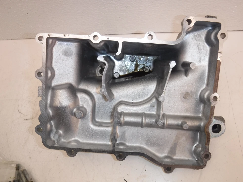 Kawasaki Ninja ZX7R 1996 cubierta inferior del cárter de aceite del motor Foto 3 de 4