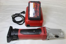 Snap-On CTGR8850 Angle Grinder w/CTB7185 18V Battery & CTC720 Charger