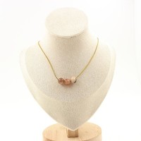 Mineralien Und Edelsteine. Halskette Mit 3 Perlen Aus Sonnenstein 8 Mm. Kette