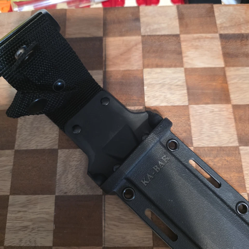 Funda rígida Ka-Bar para cuchillos de hoja fija de 7" compatible con Molle negro [204] Foto 3 de 4