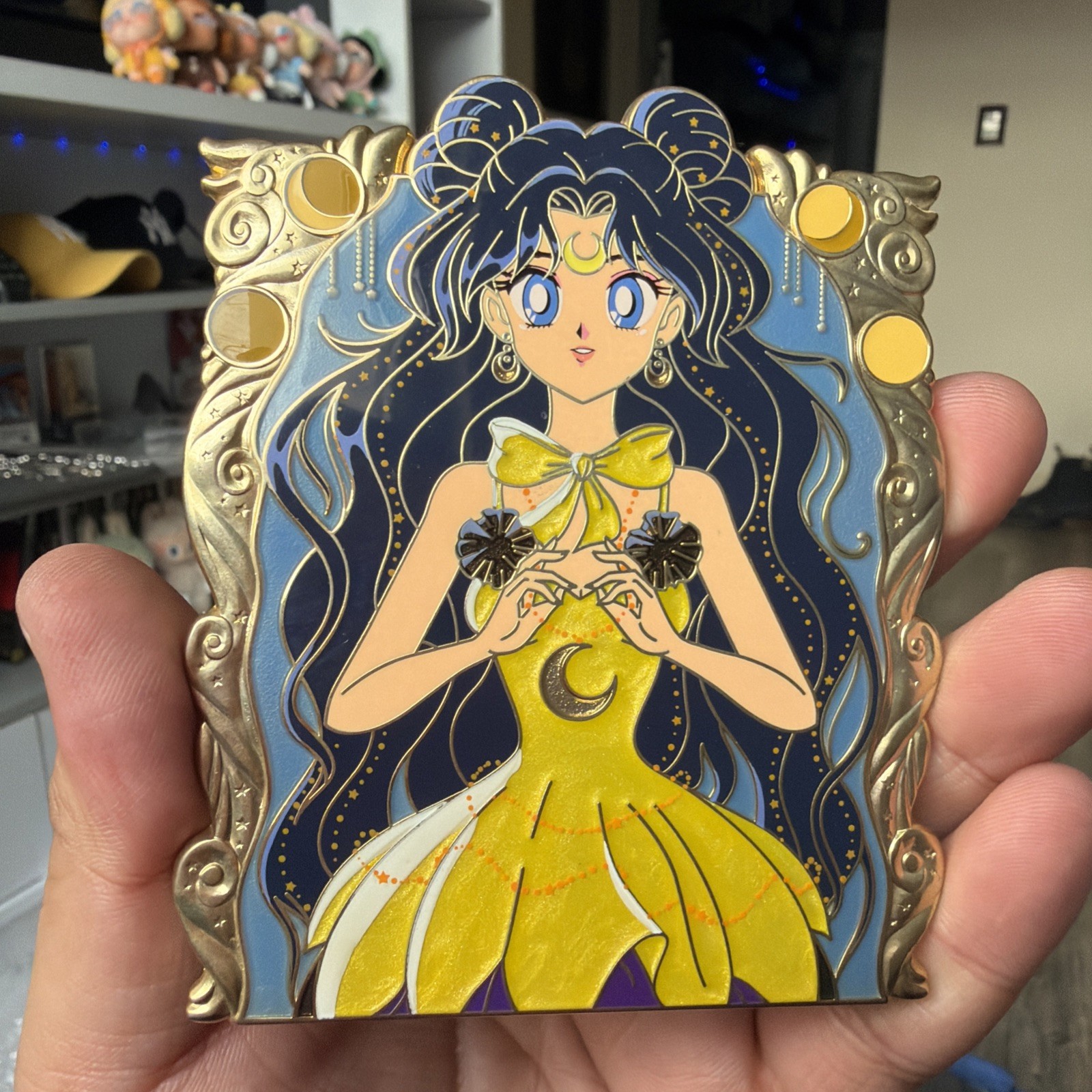 Prendedor de fantasía Sailor Moon Human Luna edición limitada anime brilla en la oscuridad