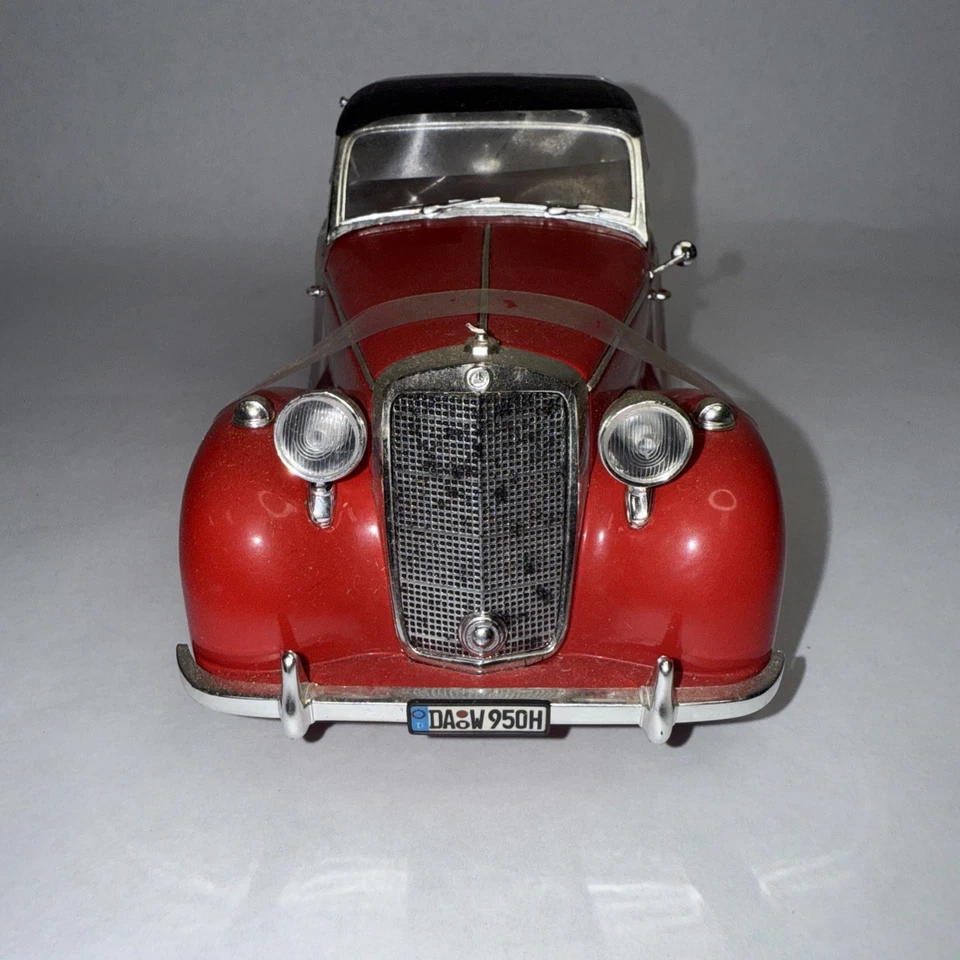 Signature Models 1/18 Diecast 1950 Mercedes Benz 170S Cabriolet RARE RED B16 - Image 3 of 4