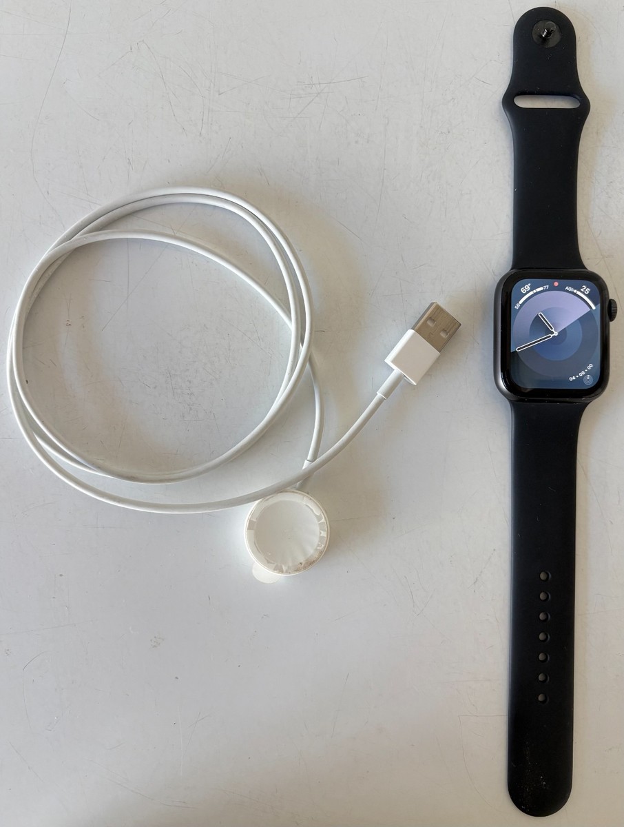 Apple Watch Series 4 44mm GPS Space Gray Aluminum & Ceramic Case 