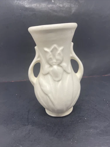 Vinage 5-1/2" SHAWNEE USA Art Pottery VASE Matte White IRIS
