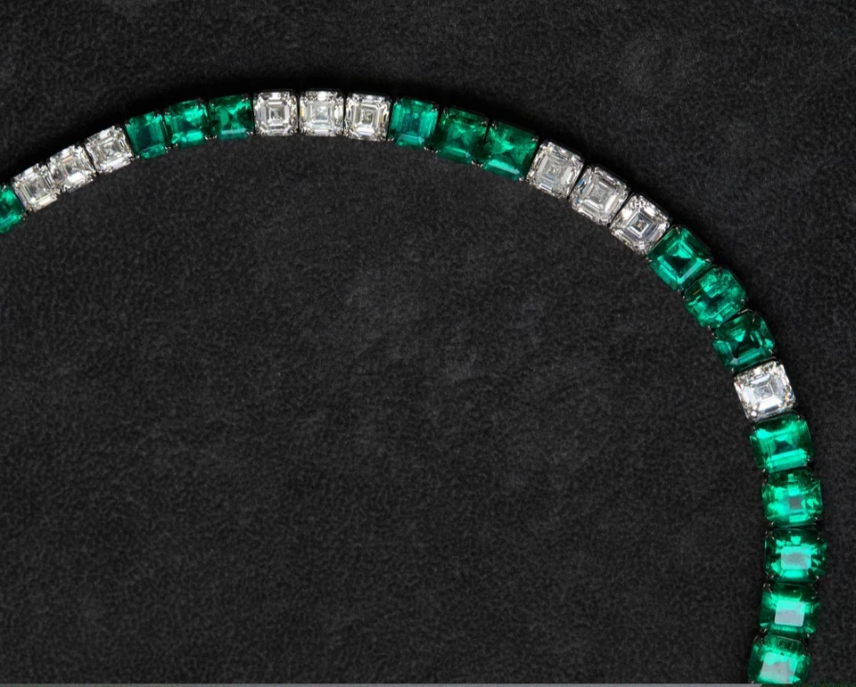 Collar de eslabones de tenis esmeralda verde simulado Asscher 45 quilates enchapado en oro blanco de 14 k Foto 2 de 4