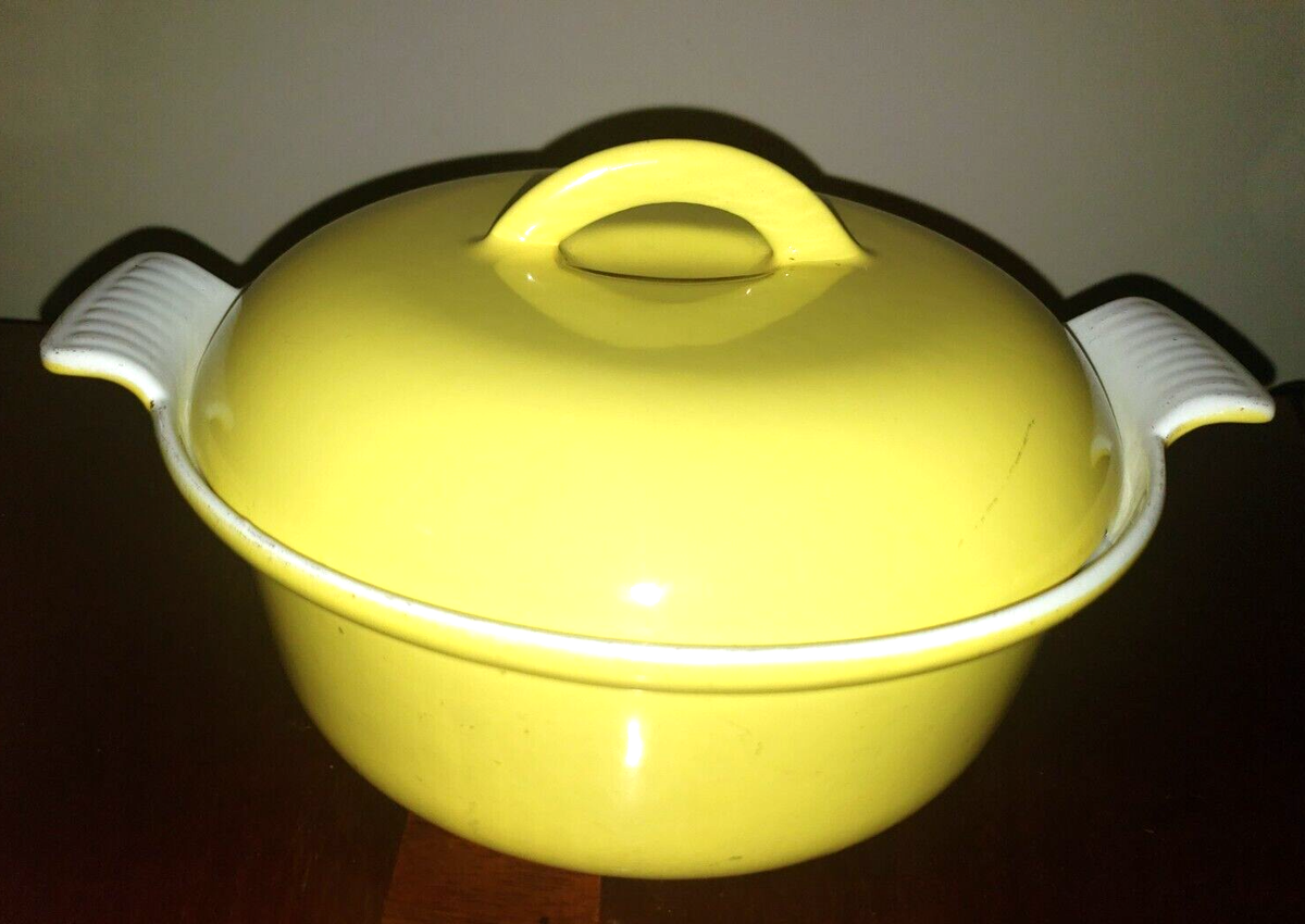 Descoware Cast Iron Enamel Dutch Oven Butter Yellow FE 22 Lid 2QT