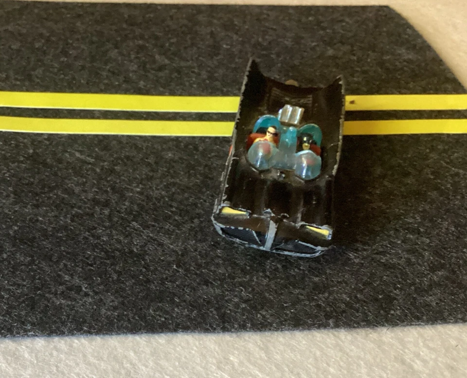 Husky Batmobile,66 Great Britain. Batman And Robbin In Car.lots Of Detail.1/64 - Image 3 of 4