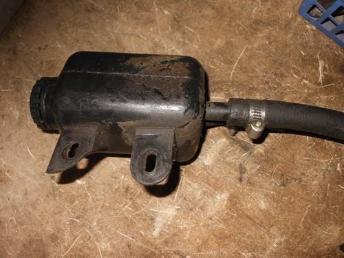 Used JEEP POWER STEERING FLUID TANK. GOOD CONDITION: DIRTY