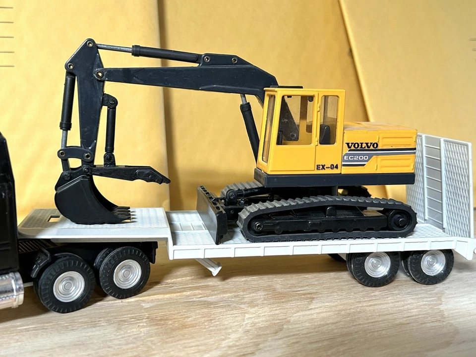 Joal 1/50 Scale Transport Truck & Equipment Trailer with Custom Volvo Excavator! - Image 2 of 4