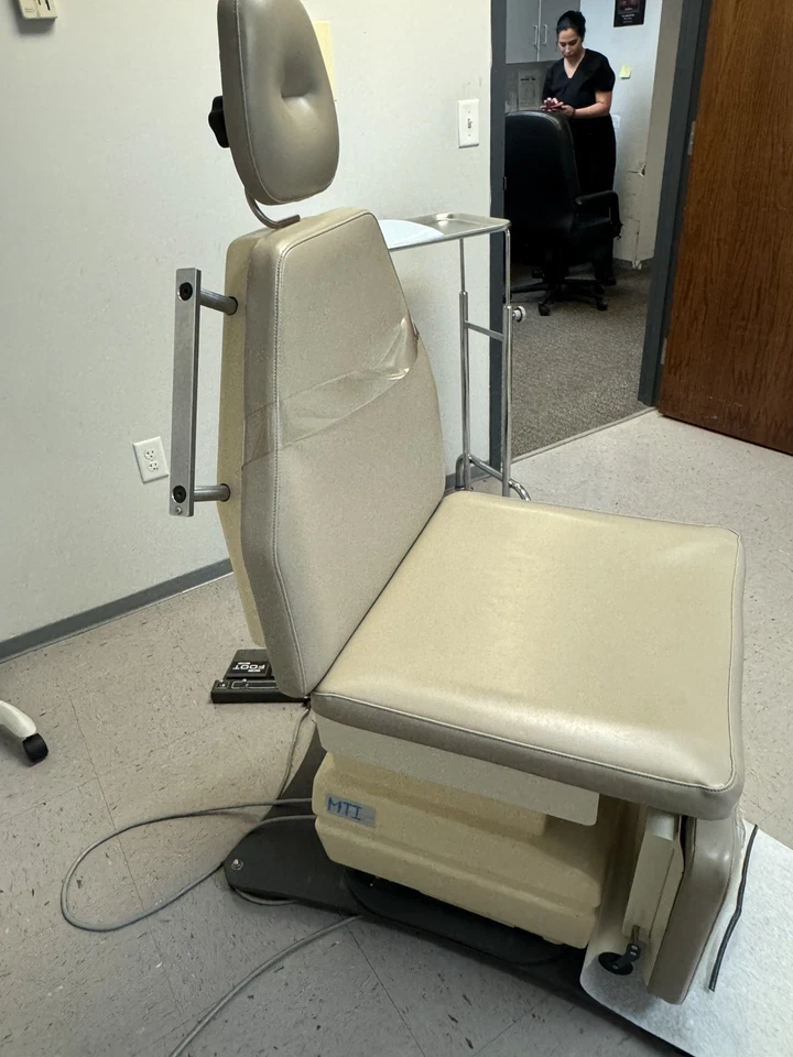 Стул/стол для медицинских процедур MTI 429 в отличном рабочем состоянии - Изображение 2 из 4
