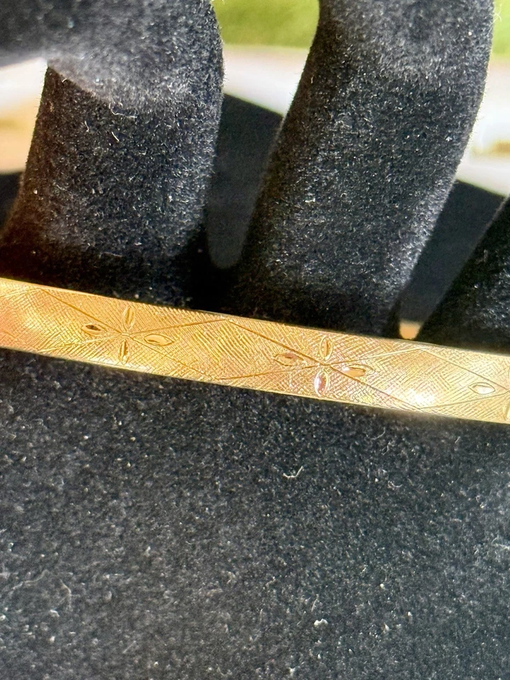 14k Yellow Gold Etched Hinge Bangle Bracelet Signed 10g Vintage - Image 3 of 4
