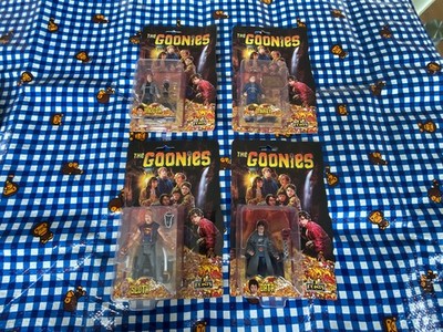 Mezco Toyz The Goonies 5 Points Mikey, Sloth, Data & Mouth Action Figures Set