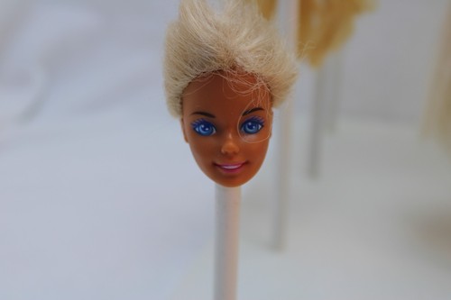 16 Barbie Doll Heads Mattel for OOAK & CUSTOM REPLACEMENT Various 70's 80's H61 - Picture 5 of 19