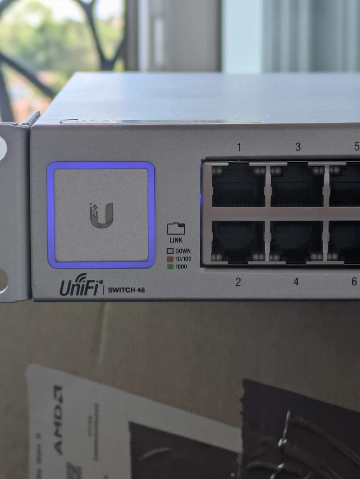 UBIQUITI US-48 UniFi Switch 48 Ports 1Gb + 2 SFP+ 10Gb + 2 SFP 1Gb - Photo 4/4