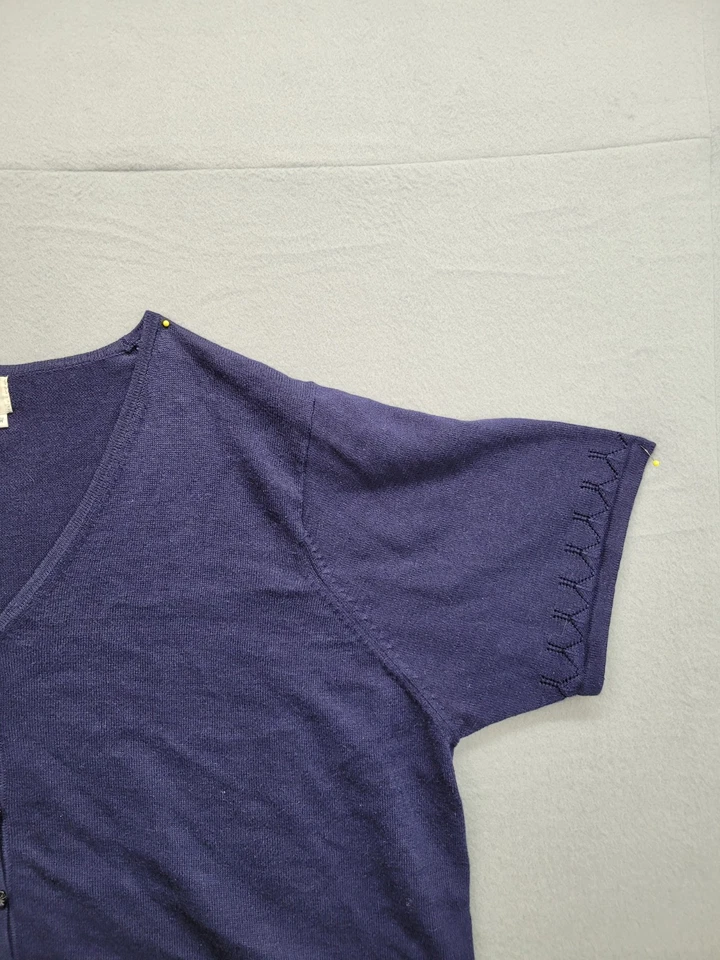 Camisa informal manga corta R&K Top 20W azul marino bordada flor cuello en V Foto 2 de 4