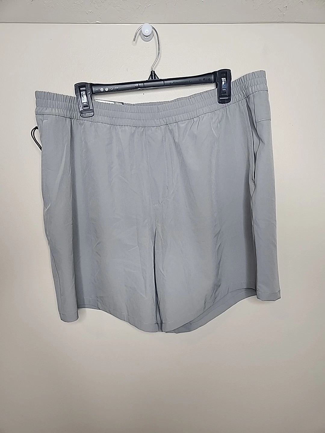 GapFit Mens Movement Short Size XL Grey Stretch Woven Moisture Wicking Quick Dry