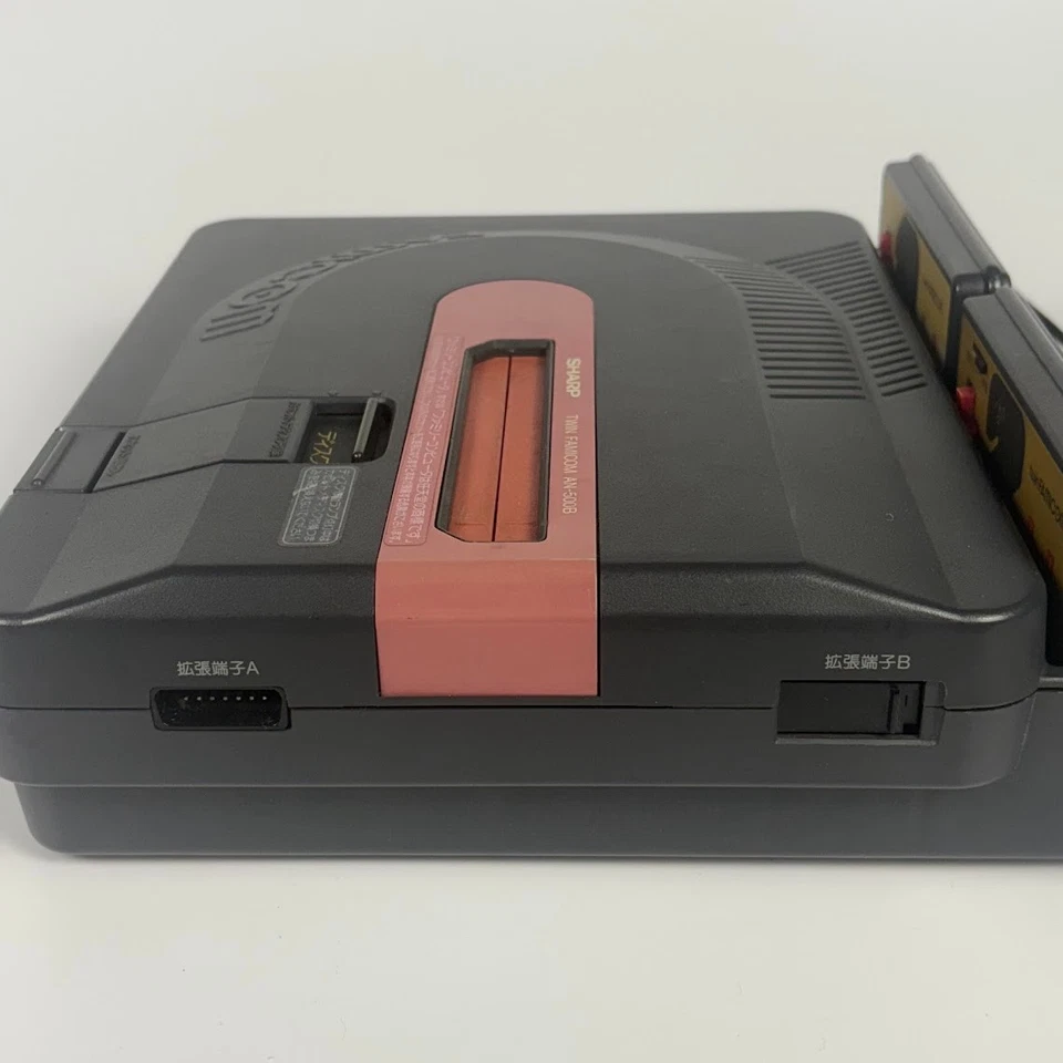 Consola Sharp Twin Famicom AN-500B negra BASURA para piezas/daños/falta tornillo Foto 3 de 4