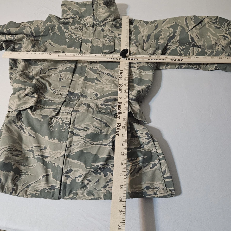 Chaqueta del Ejército Pequeña Verde Camuflaje Costura Gore Tex Parka Emitida por el Gobierno Usada en Excelente Condición Foto 3 de 4