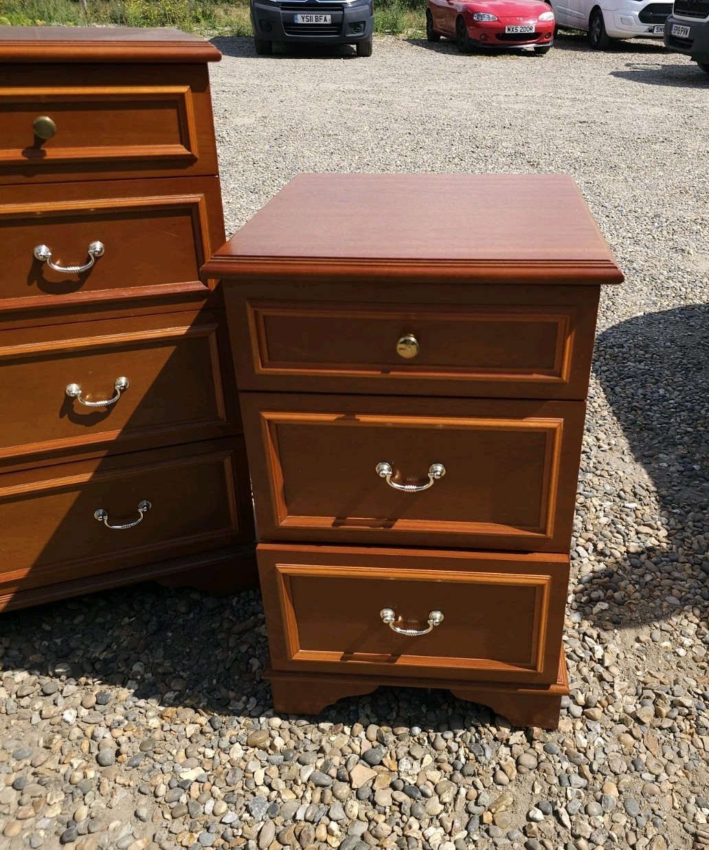 Stag Bedroom Suite Set Tallboy Chest Of Drawers & Bedside Tables — image 5