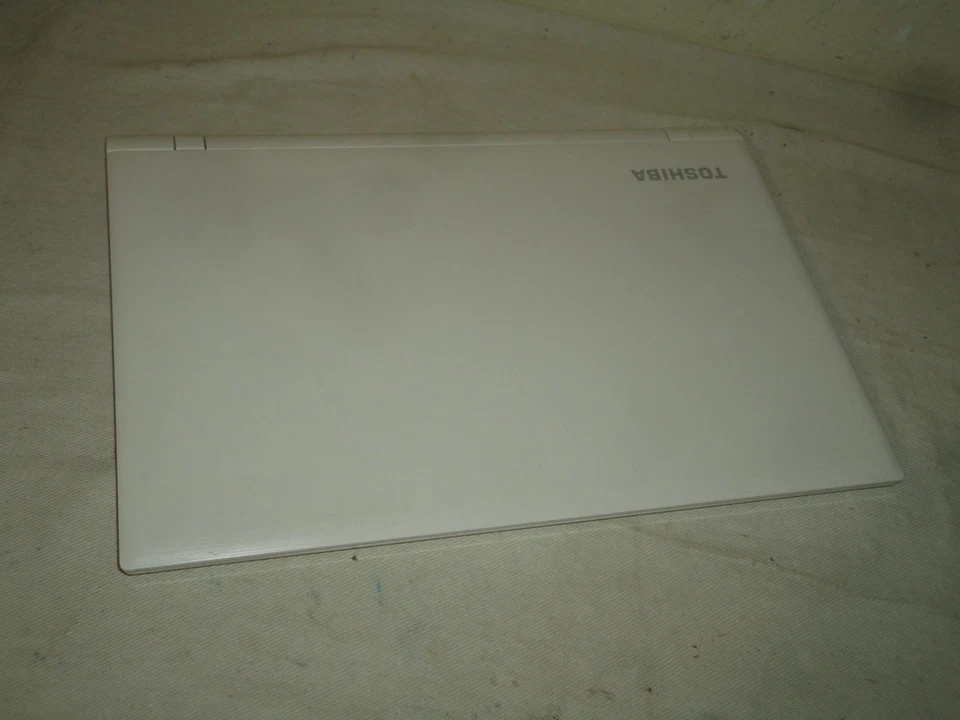 Toshiba Satellite C55D 15.6" Windows 10 Laptop A8-7410 Radeon R5 1Tb 8Gb Office - Image 4 of 4