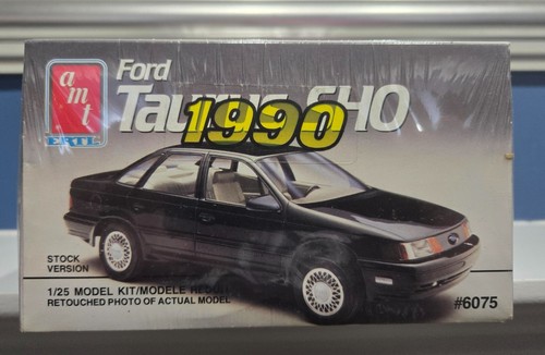 AMT Ertl 1989 Ford Taurus SHO Plastic Model Car Kit 1:25 Scale Sealed 6265 NOS - Picture 2 of 3