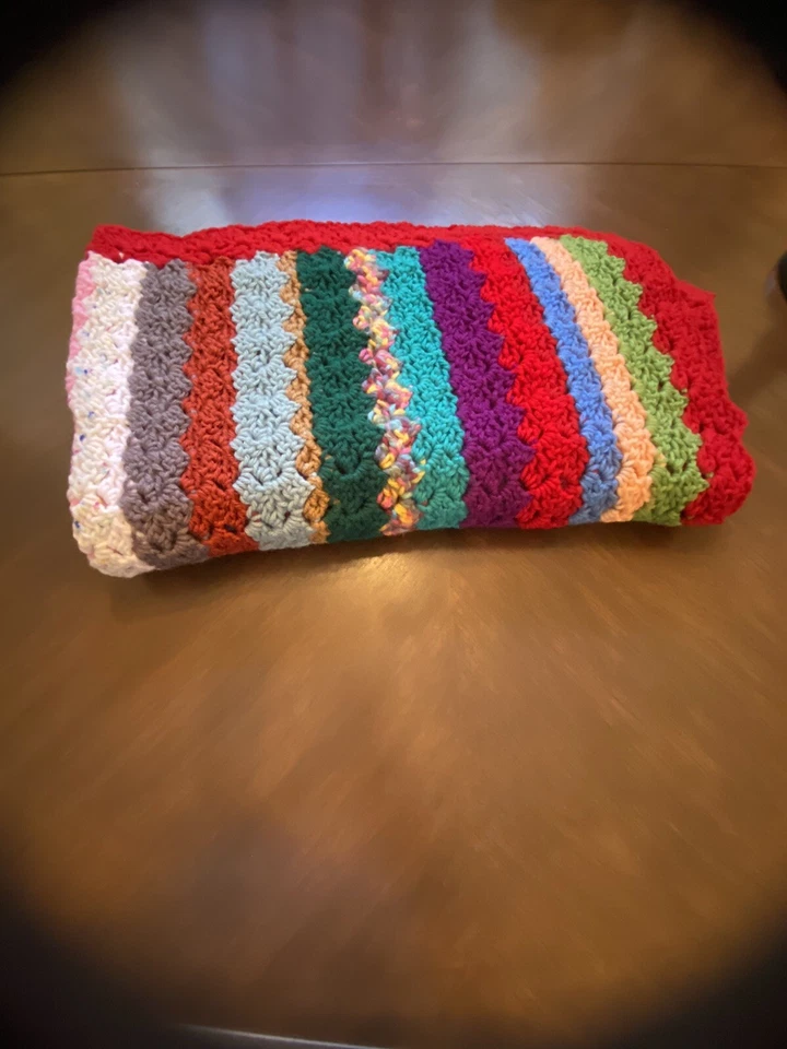 Bordes festoneados rayas multicolores de ganchillo afgano hechos a mano. 40x42 VINTAGE Foto 2 de 4