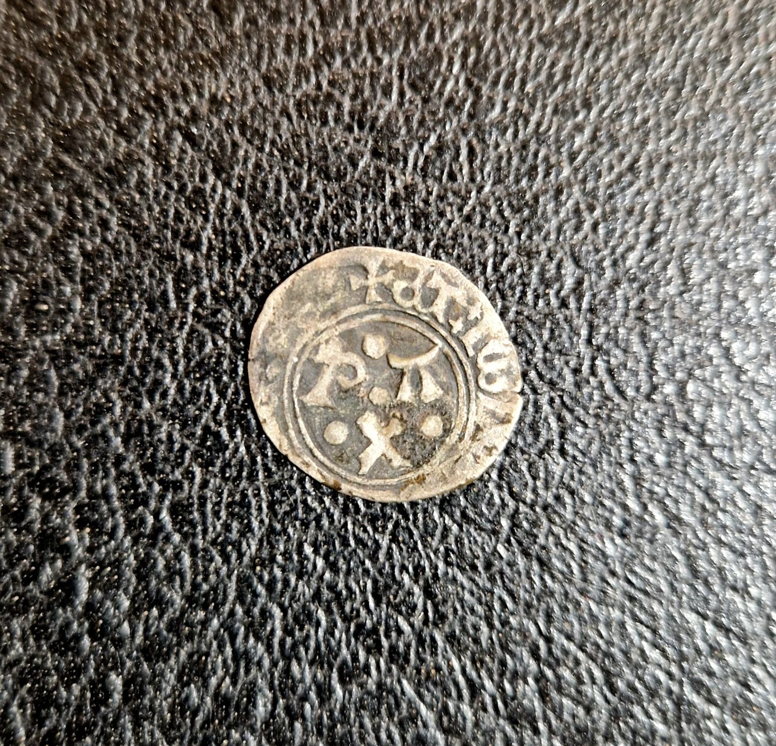 Monnaie féodale à identifier en billon - Photo 2/2