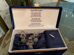 Angel Blessing Box 3 Spun Glass 2” Angels 22 Karat Gold Accents With Music Box
