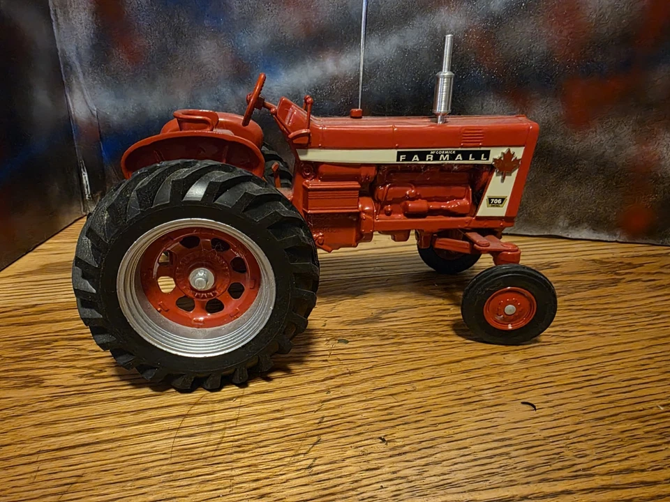 1/16 IH Farmall 706 7th Ontario 1992 Toy Show & Subasta FB-1592 Foto 3 de 4