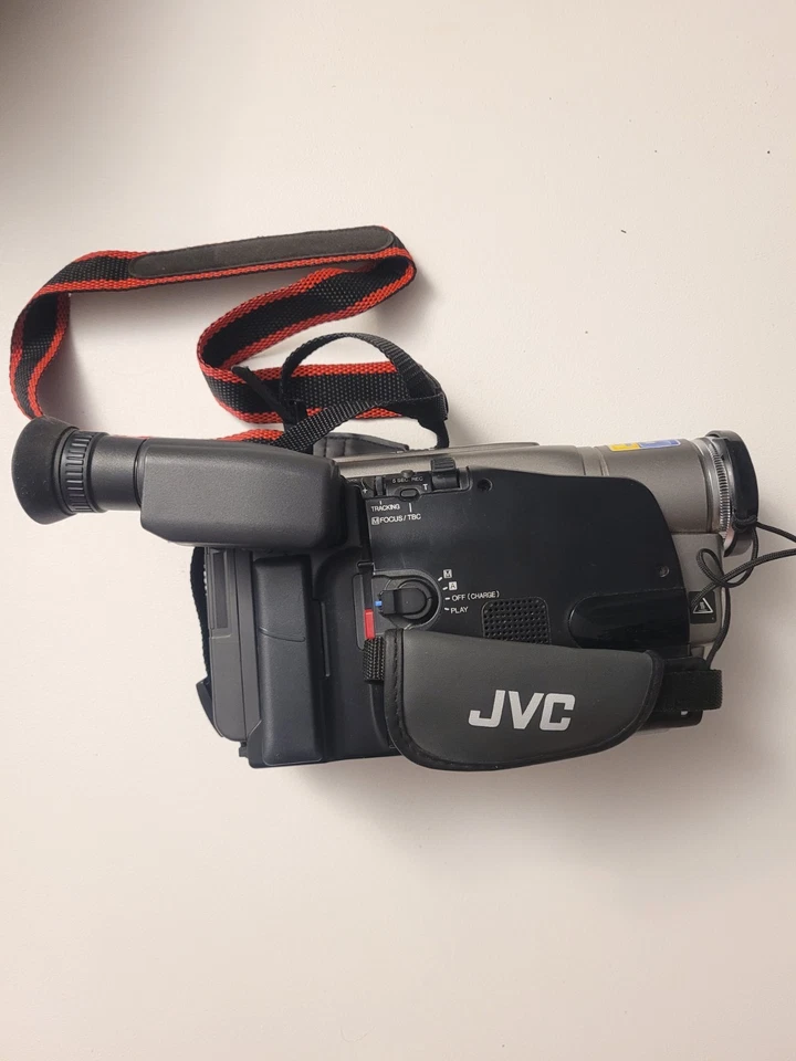 JVC Compact VHS Camcorder GR-AXM151U - Image 4 of 4