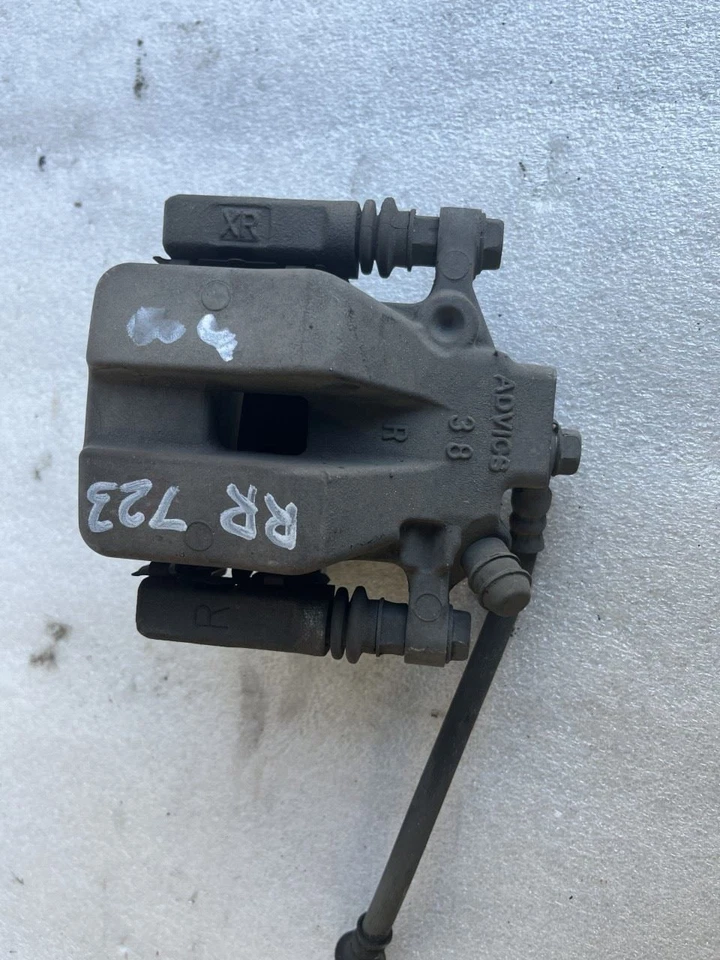 Lexus Es300H 2015 pinza de freno trasera lado del pasajero derecho Foto 2 de 4