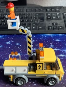 Lego City 3179 Repair Truck with Lift Figure and BA 100% Complete