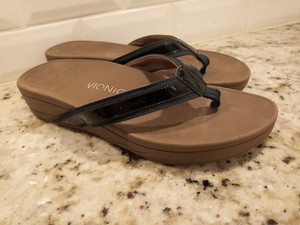 vionic high tide wedge flip flop