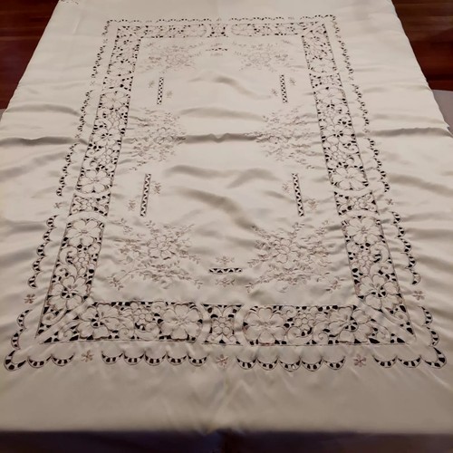 Vtg Cream Floral Table Cloth Lavender Embroidery Cutwork Scallop Edge 82"x68" - Picture 5 of 15