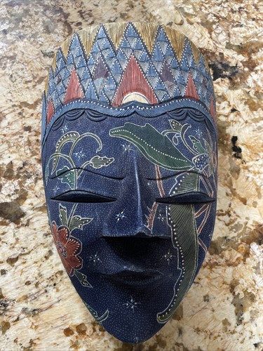 VTG. Hand Painted COLORFUL INDONESIAN CARVED WOODEN FACE MASK Sculpture Statue