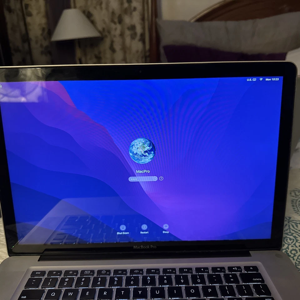 Apple MacBook Pro 15 inch (2009) 2.4GHz 4GB RAM 500GB SATA HD AS-IS MC026LL/A - Image 2 of 4